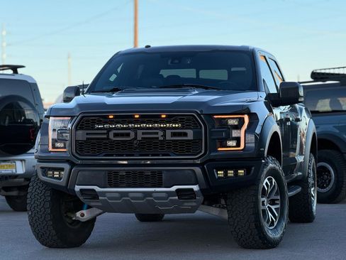 Used 2018 Ford F150 Raptor w/ Equipment Group 802A Luxury image 3