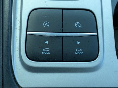 Used 2021 Ford Explorer XLT RWD image 27
