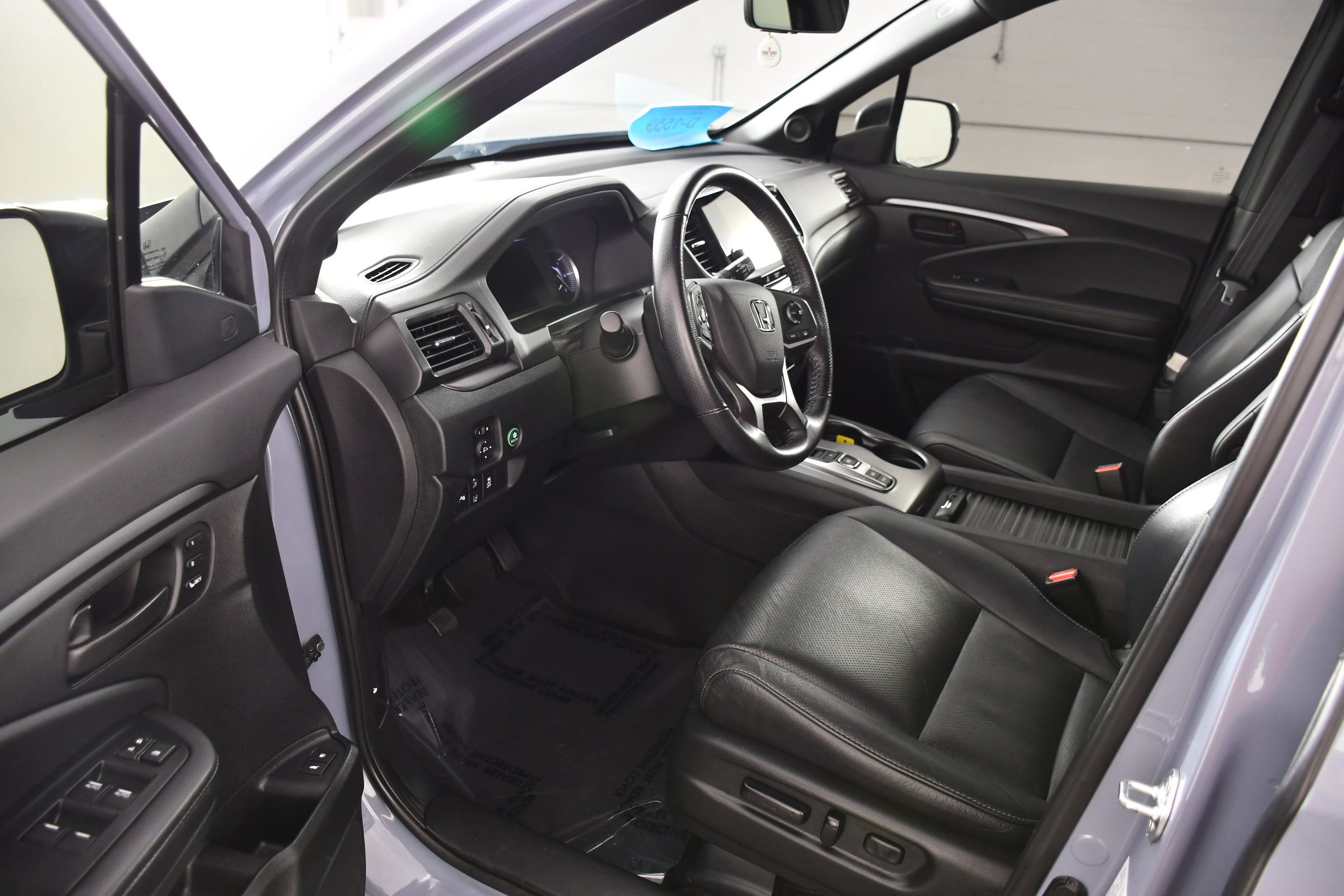Used 2023 Honda Passport EX-L image 2