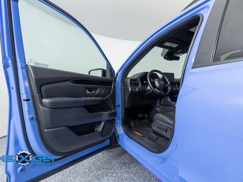 Used 2025 Honda Pilot TrailSport image 9