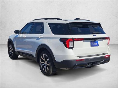 Certified 2025 Ford Explorer ST-Line RWD image 8