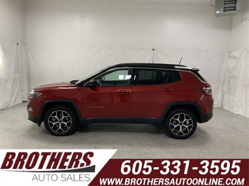 Used 2025 Jeep Compass Limited AWD/4WD image 1