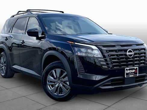Used 2026 Nissan Pathfinder SV FWD image 3