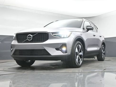 New 2026 Volvo XC40 B5 Plus w/ Climate Package AWD/4WD image 40