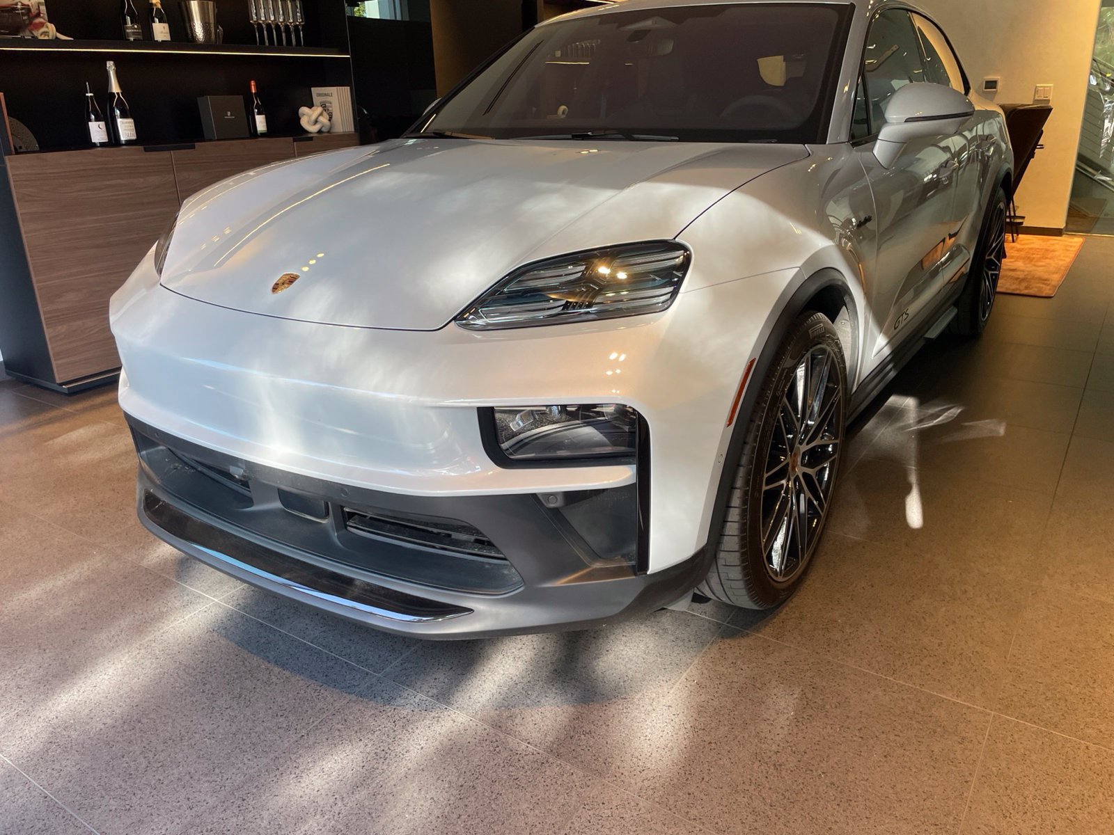 Certified 2026 Porsche Macan GTS Electric AWD/4WD image 2