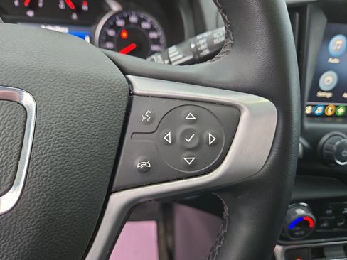 Used 2023 GMC Terrain SLT image 17