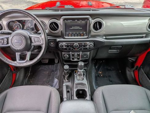 Used 2022 Jeep Gladiator Overland w/ Cold Weather Group AWD/4WD image 17