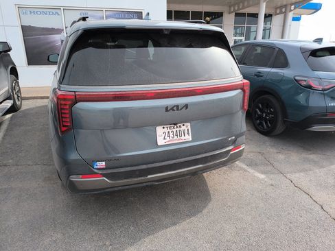 Used 2025 Kia Carnival SX Prestige image 4