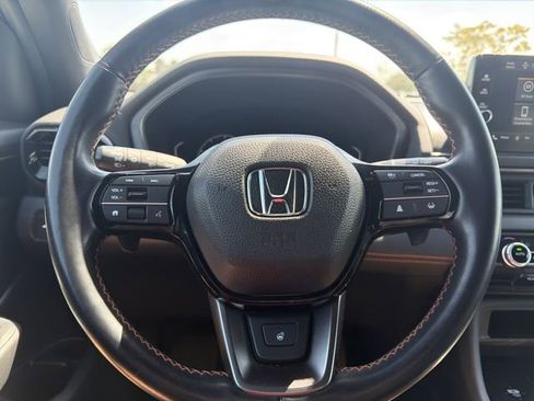 Certified 2025 Honda Pilot TrailSport image 30