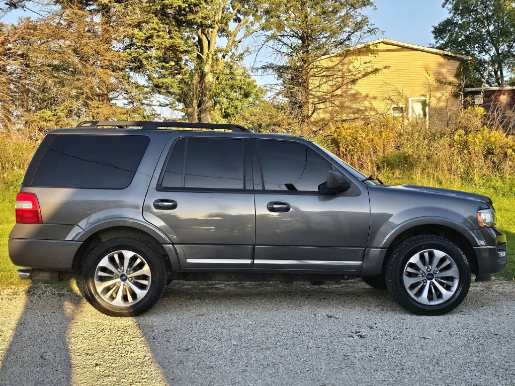 Used 2015 Ford Expedition XLT w/ Equipment Group 202A AWD/4WD image 8