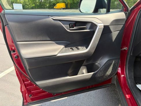 Used 2019 Toyota RAV4 LE w/ All Weather Liner Package AWD/4WD image 17