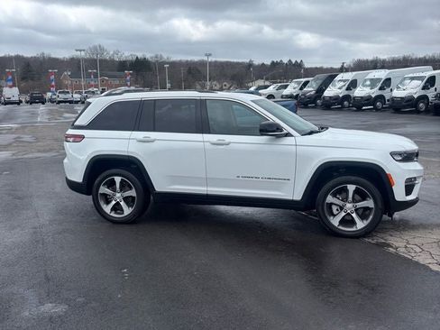 Used 2023 Jeep Grand Cherokee Limited w/ Trailer Tow Prep Group (B) image 4