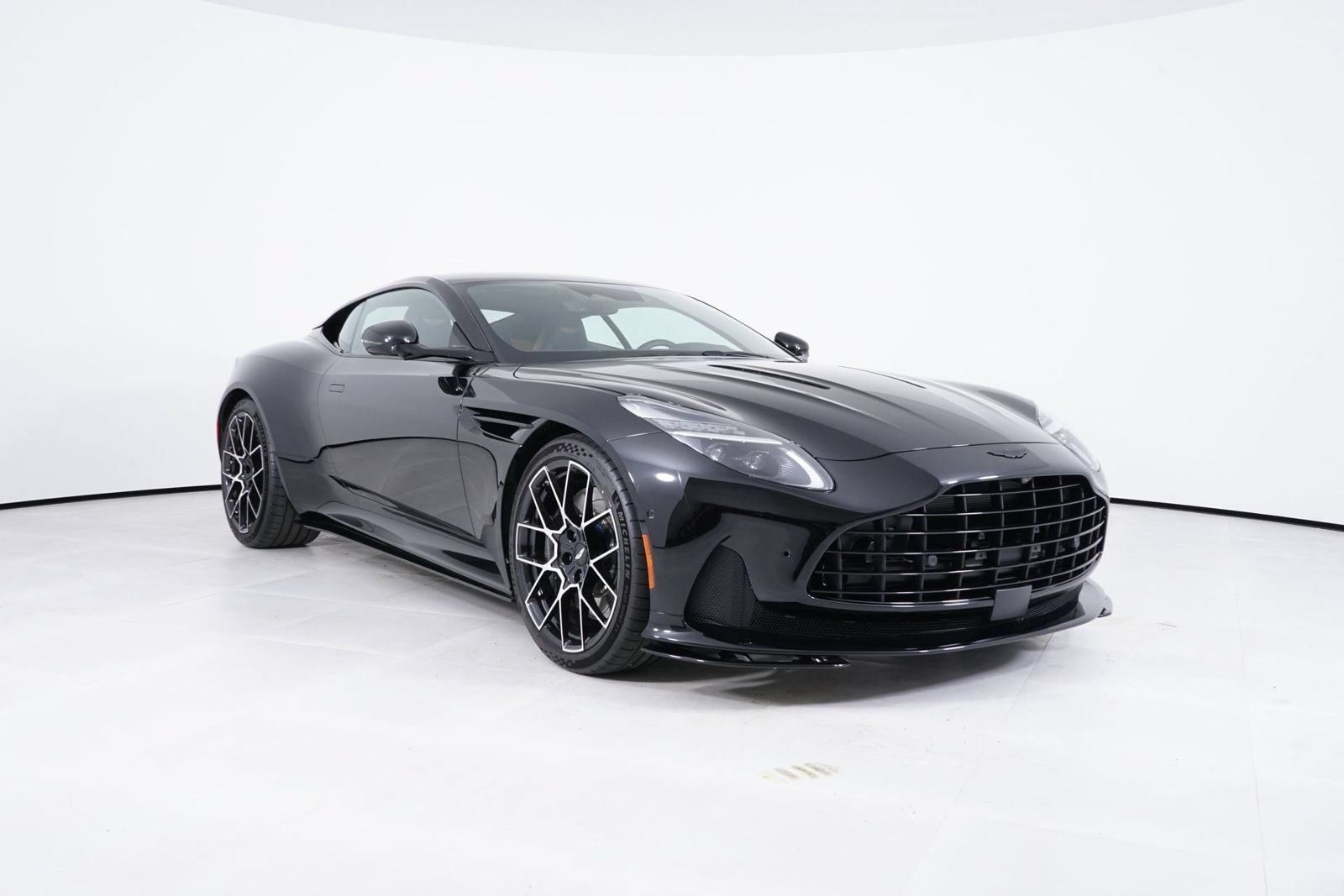 Used 2026 Aston Martin DB12 Coupe RWD image 9