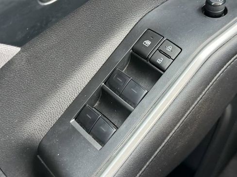 Used 2024 Toyota Highlander LE FWD image 25