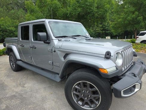 Used 2020 Jeep Gladiator Overland w/ LED Lighting Group AWD/4WD image 23