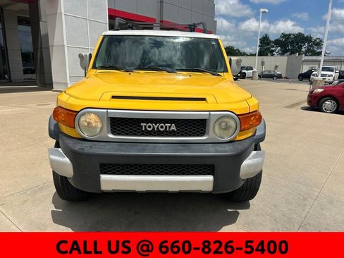 Used 2007 Toyota FJ Cruiser 4WD image 2