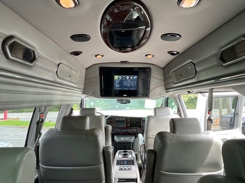 Used 2012 Chevrolet Express 2500 LT RWD image 2