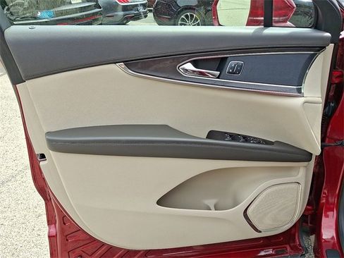 Used 2017 Lincoln MKX Reserve w/ Lincoln MKX Climate Package AWD/4WD image 12