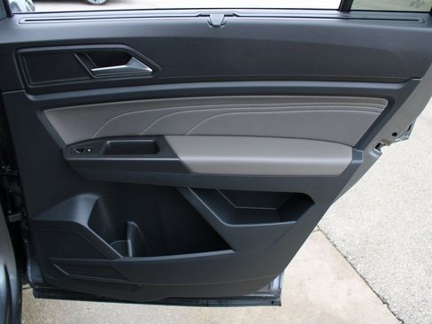 Used 2022 Volkswagen Atlas SEL R-Line image 23