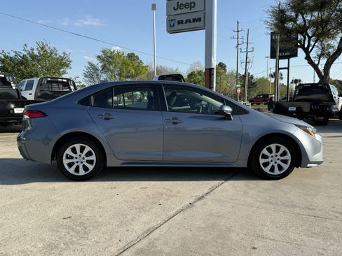 Used 2024 Toyota Corolla LE image 3