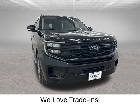 Used 2025 Ford Expedition Active image 3