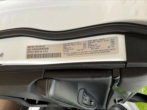 Used 2023 Jeep Grand Cherokee L Laredo AWD/4WD image 18