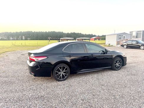 Used 2018 Toyota Camry SE image 6