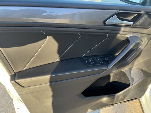 Certified 2023 Volkswagen Tiguan SE w/ Panoramic Sunroof Package image 12