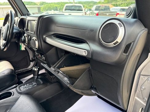 Used 2013 Jeep Wrangler Unlimited Sahara w/ Connectivity Group AWD/4WD image 42