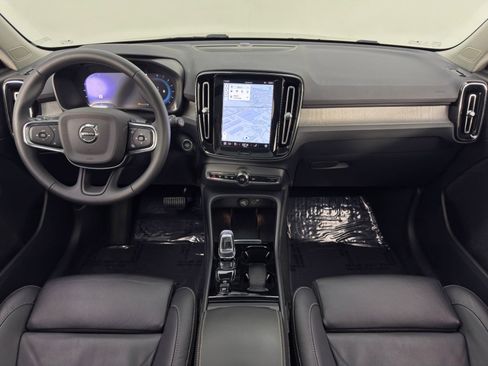 Used 2023 Volvo XC40 B5 Ultimate w/ Protection Package Premier image 13