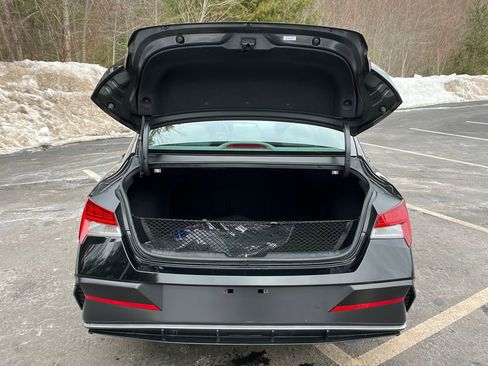 Used 2025 Hyundai Elantra SEL image 24