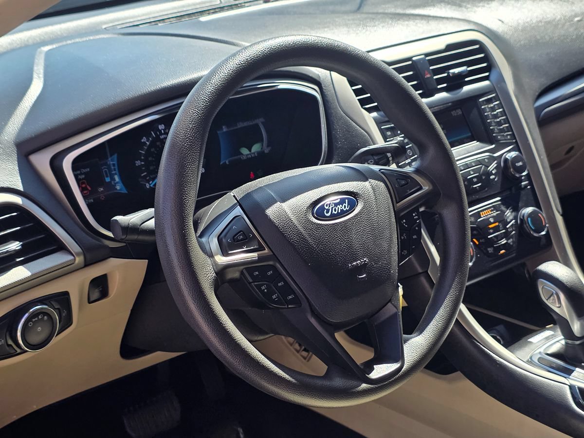 Used 2015 Ford Fusion SE FWD image 20