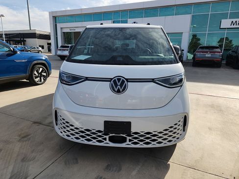 Used 2025 Volkswagen ID. Buzz Pro S image 2