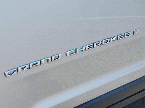 Used 2024 Jeep Grand Cherokee Limited 4xe AWD/4WD image 12