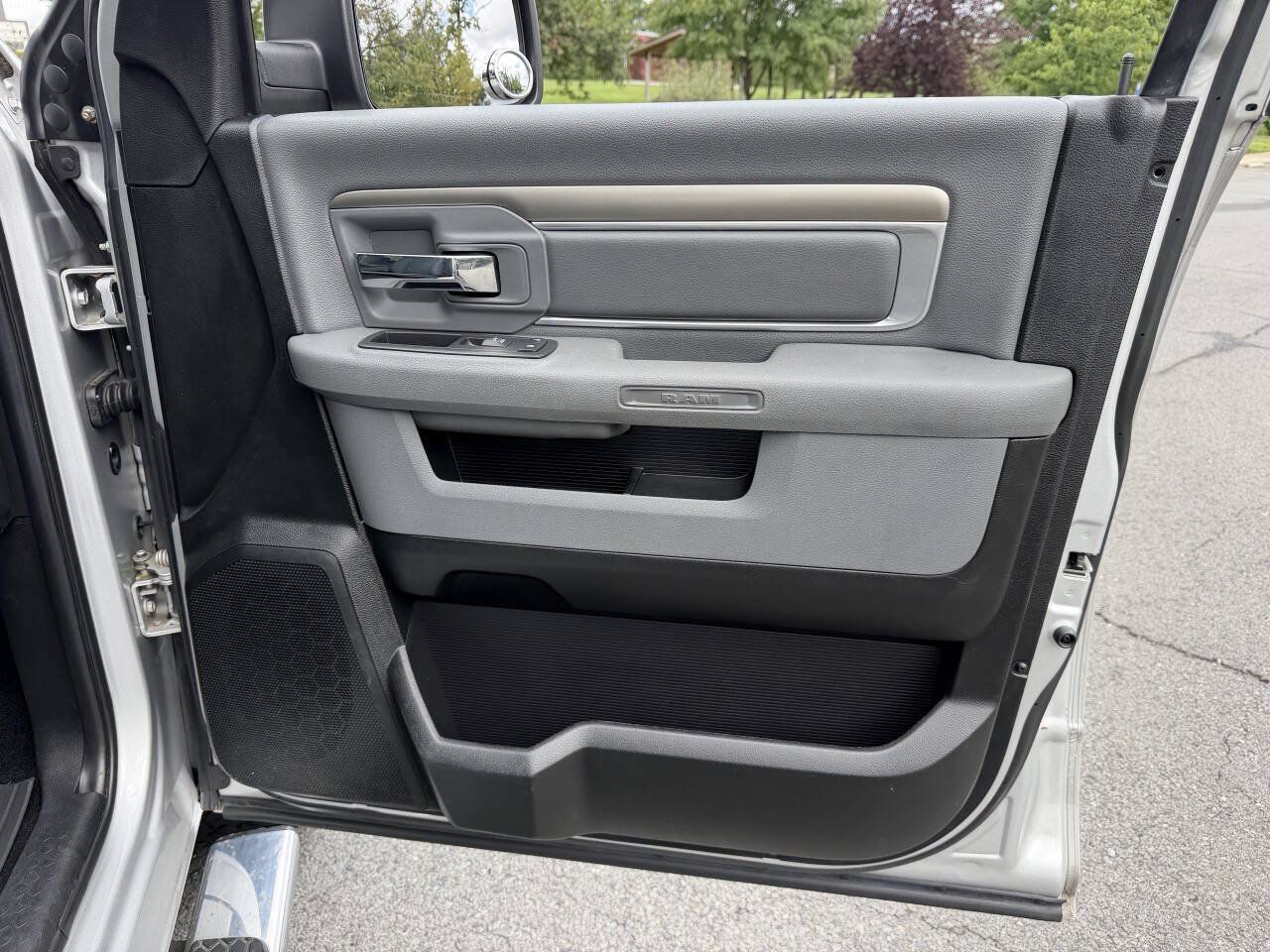 Used 2016 RAM 1500 Classic SLT AWD/4WD image 24