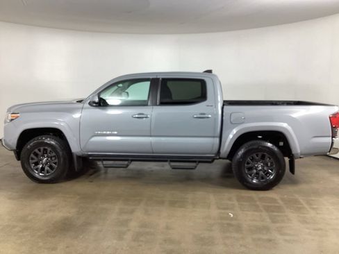 Used 2020 Toyota Tacoma SR5 AWD/4WD image 10