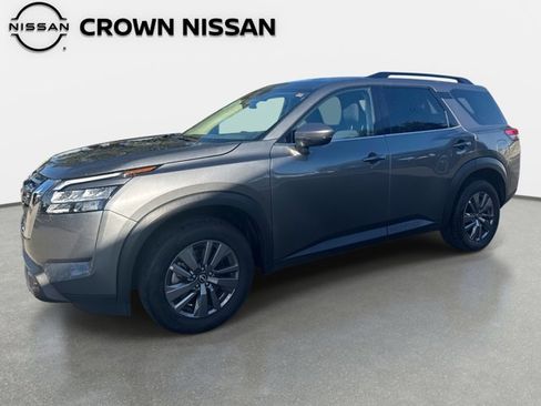 Certified 2024 Nissan Pathfinder SV image 2