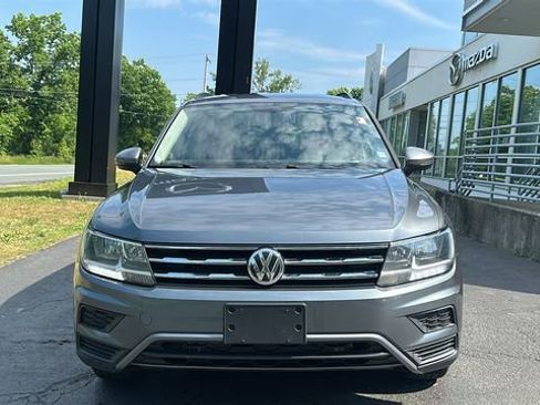 Used 2018 Volkswagen Tiguan SE w/ 3rd Row Seat Package AWD/4WD image 2