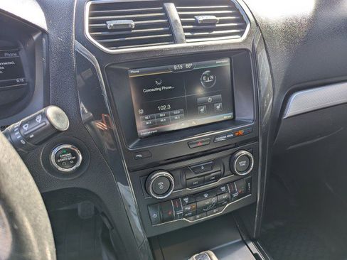 Used 2016 Ford Explorer XLT w/ Equipment Group 202A AWD/4WD image 20