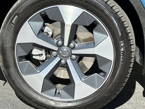 Certified 2023 Volvo XC40 B5 Plus image 35