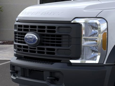 New 2025 Ford F550 4x4 Regular Cab Super Duty image 17