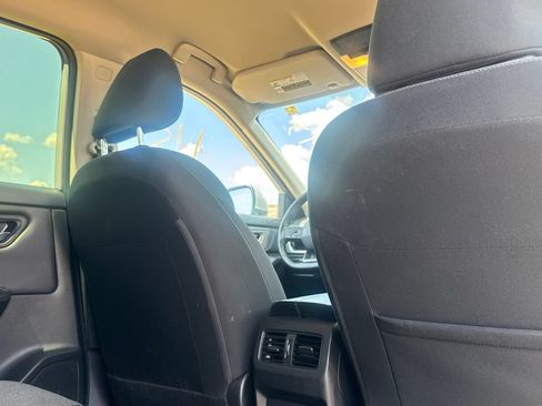 Certified 2025 Nissan Rogue SV FWD image 30