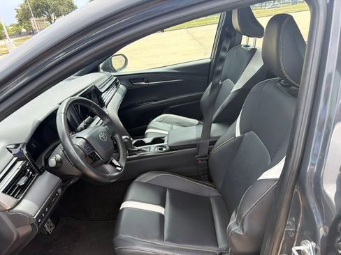 Used 2025 Toyota Camry SE FWD image 2