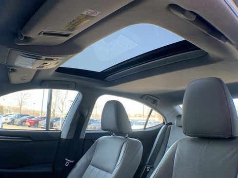 Used 2018 Lexus ES 350 w/ Luxury Package w/Wood Trim image 22