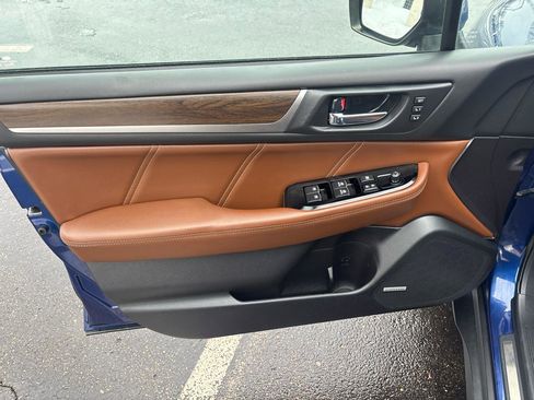 Used 2017 Subaru Outback 2.5i Touring AWD/4WD image 9