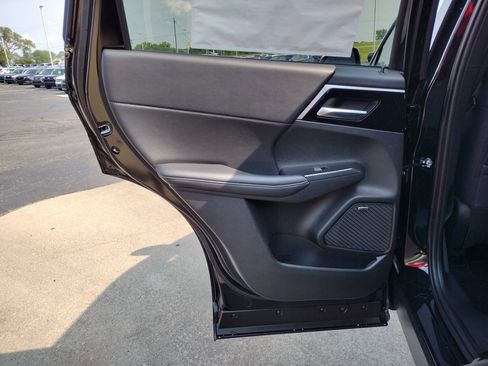 New 2025 Mitsubishi Outlander SE image 27