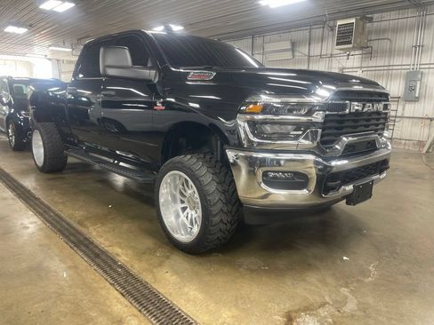 Used 2025 RAM 3500 Tradesman w/ Chrome Appearance Group AWD/4WD image 4