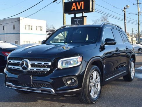 Used 2022 Mercedes-Benz GLB 250 4MATIC w/ Premium Package Lite image 6