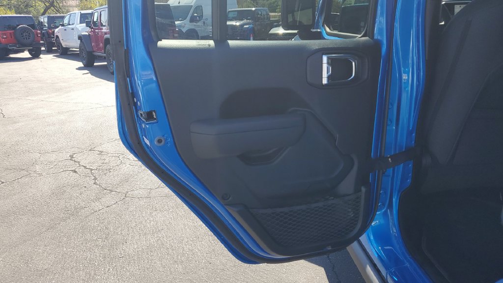 Used 2025 Jeep Gladiator Sport AWD/4WD image 15