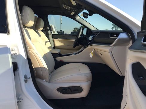 New 2025 Jeep Grand Cherokee Limited 4xe AWD/4WD image 18